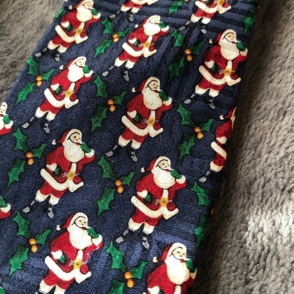 𝅺CHILDREN‎ Christmas Santa and Holly Silk snap on tie
